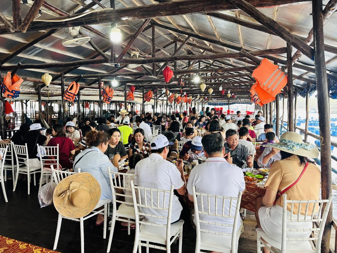 tour-doan-khach-tran-dai-nghia-tay-ninh-tham-quan-vung-tau-11.jpg