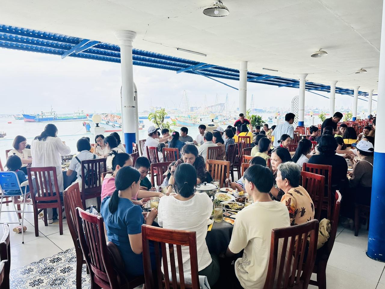 tour-doan-khach-tran-dai-nghia-tay-ninh-tham-quan-vung-tau-5.jpg