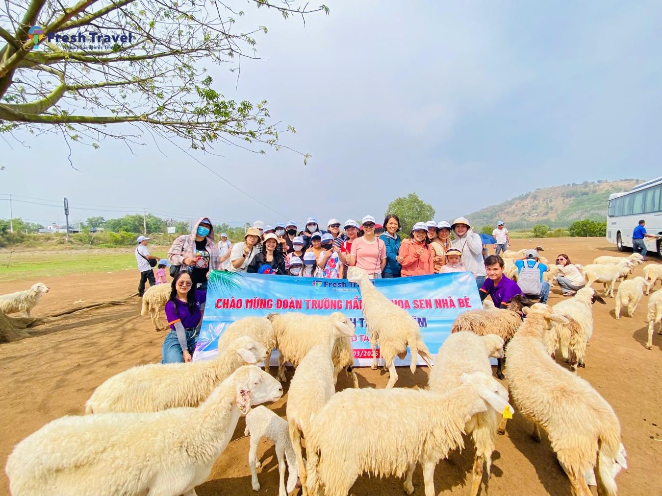 tour-doan-mam-non-hoa-sen-du-lich-binh-chau-5.jpg