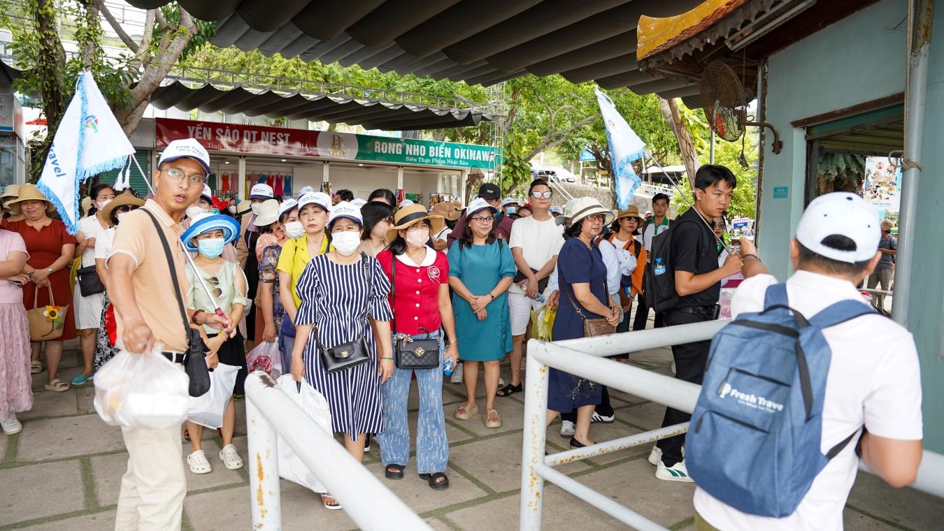 tour-doan-phong-giao-duc-hoc-mon-tham-quan-nha-trang-5.jpg