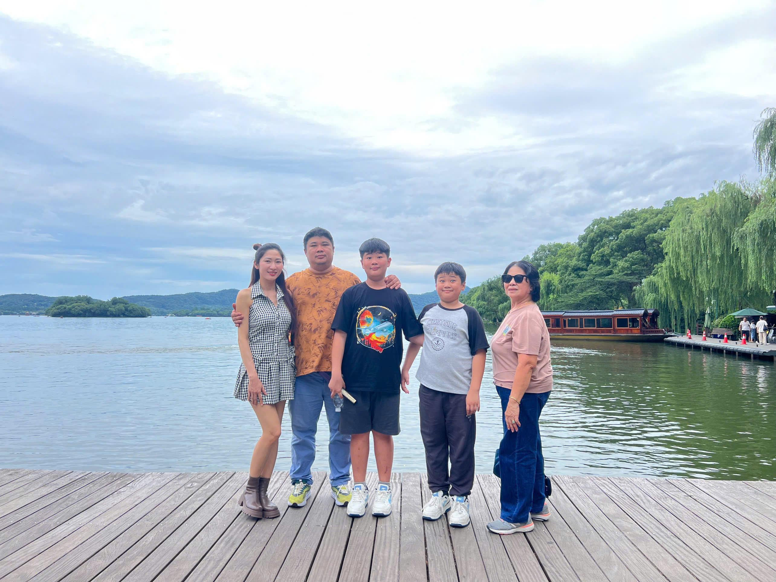 tour-doan-trung-quoc-vo-tich-to-chau-hang-chau-o-tran-1.jpg