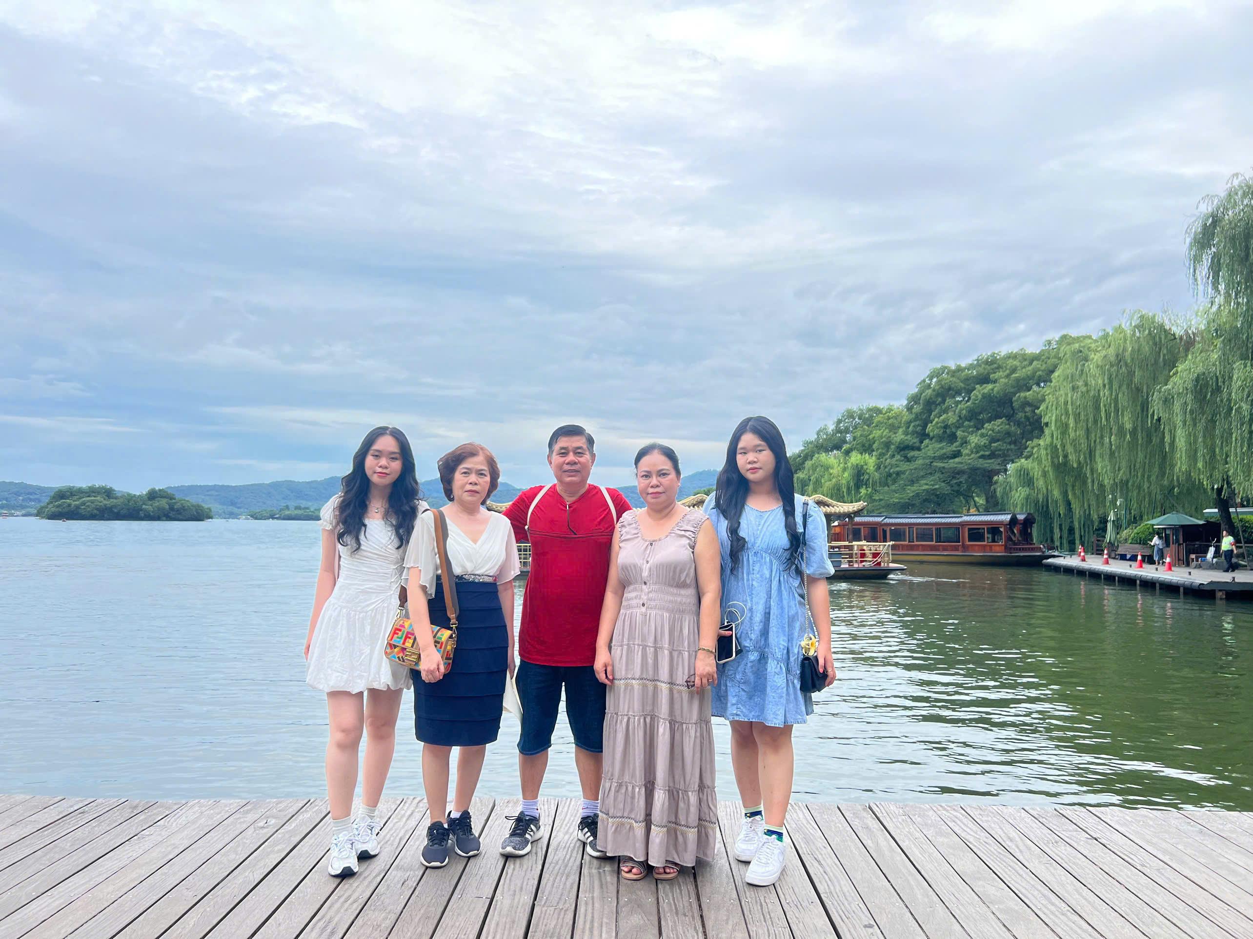 tour-doan-trung-quoc-vo-tich-to-chau-hang-chau-o-tran-2.jpg
