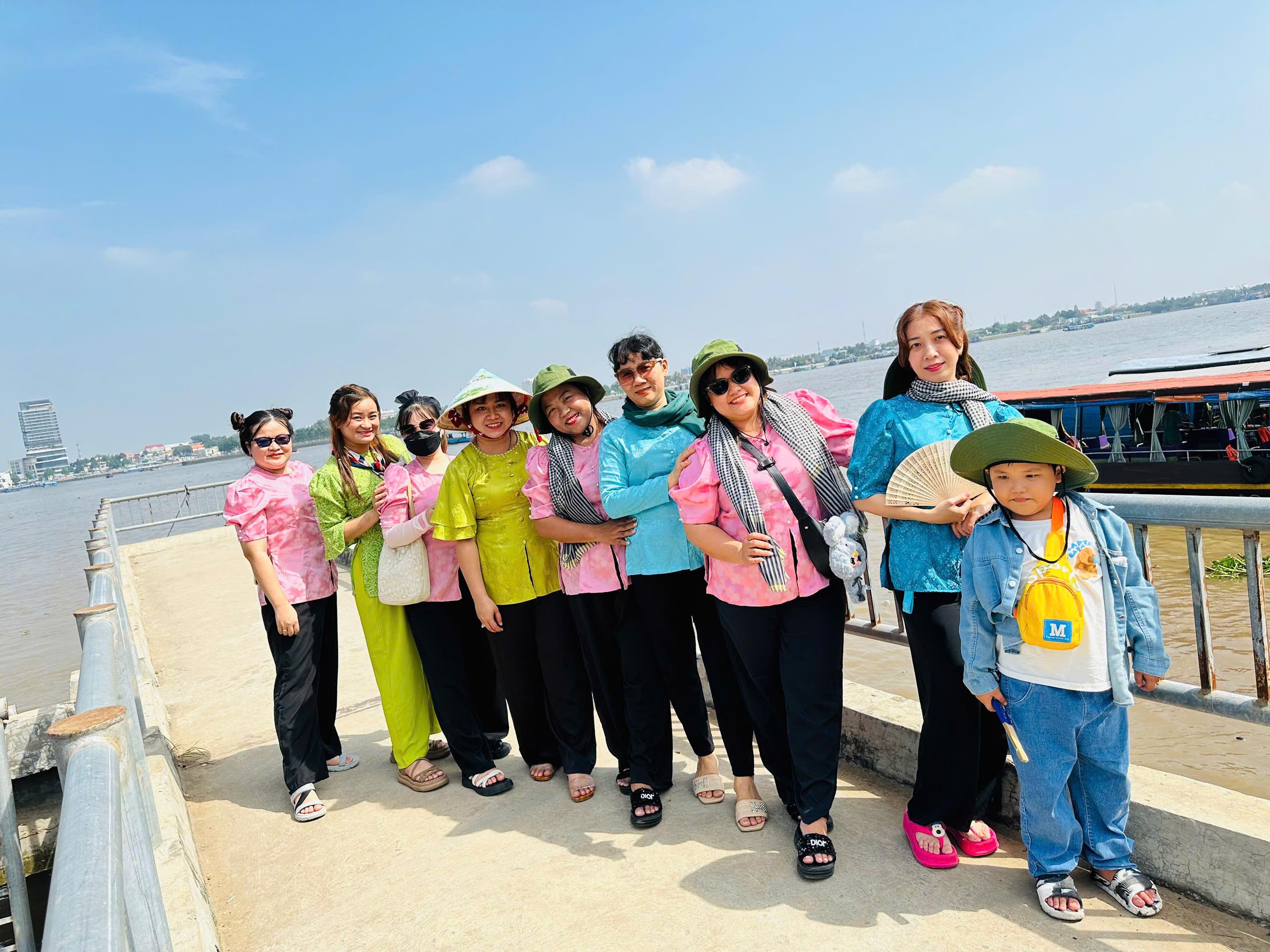 tour-doan-truong-mam-non-bong-hong-kham-pha-mien-tay-3.jpg