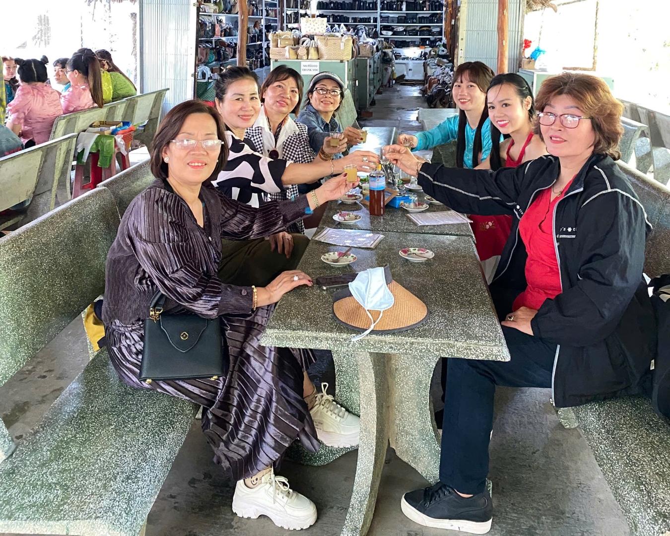 tour-doan-truong-mam-non-bong-hong-kham-pha-mien-tay-4.jpg