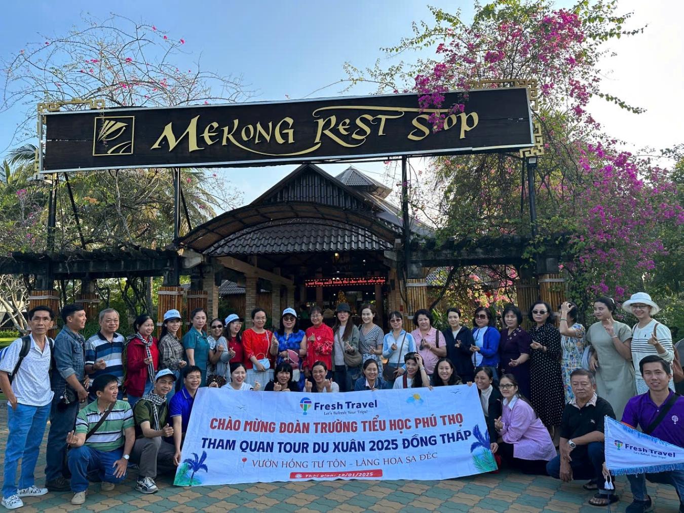 tour-doan-truong-tieu-hoc-phu-tho-du-xuan-dong-thap-1.jpg