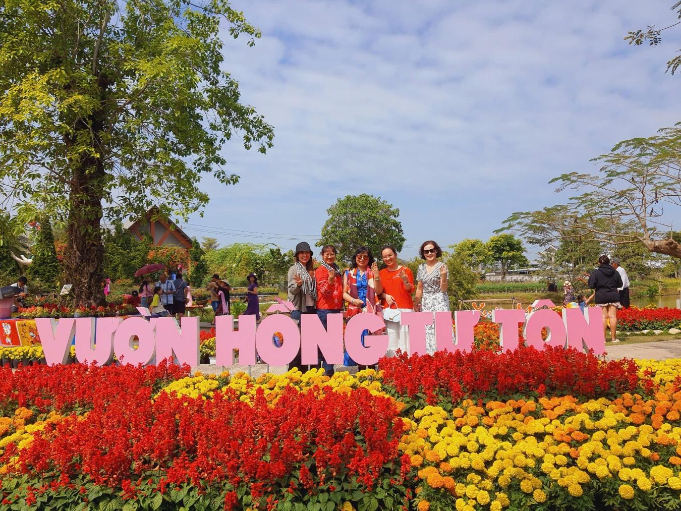 tour-doan-truong-tieu-hoc-phu-tho-du-xuan-dong-thap-2.jpg