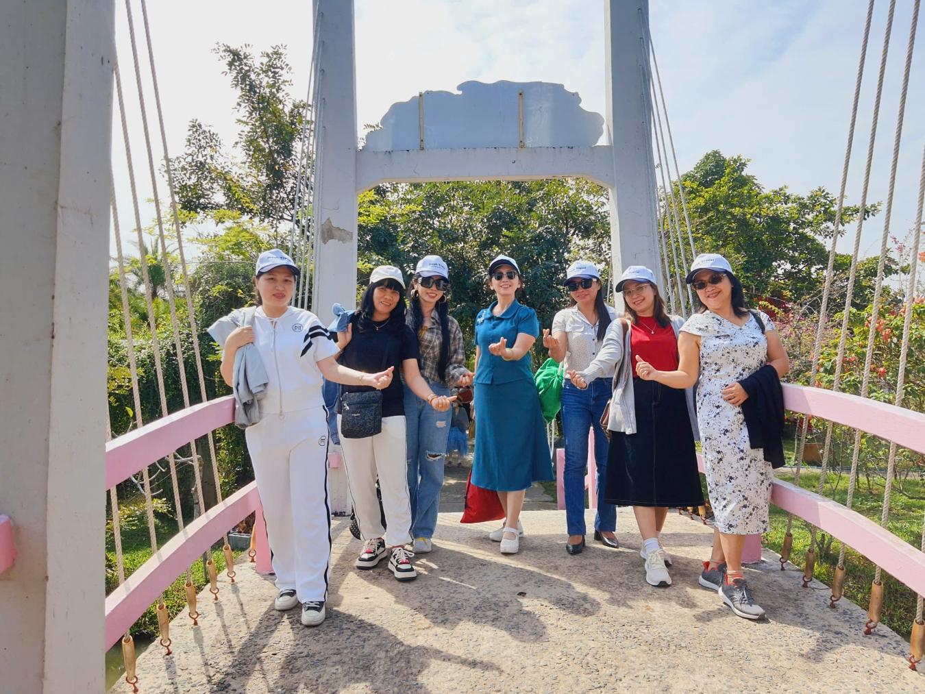 tour-doan-truong-tieu-hoc-phu-tho-du-xuan-dong-thap-3.jpg
