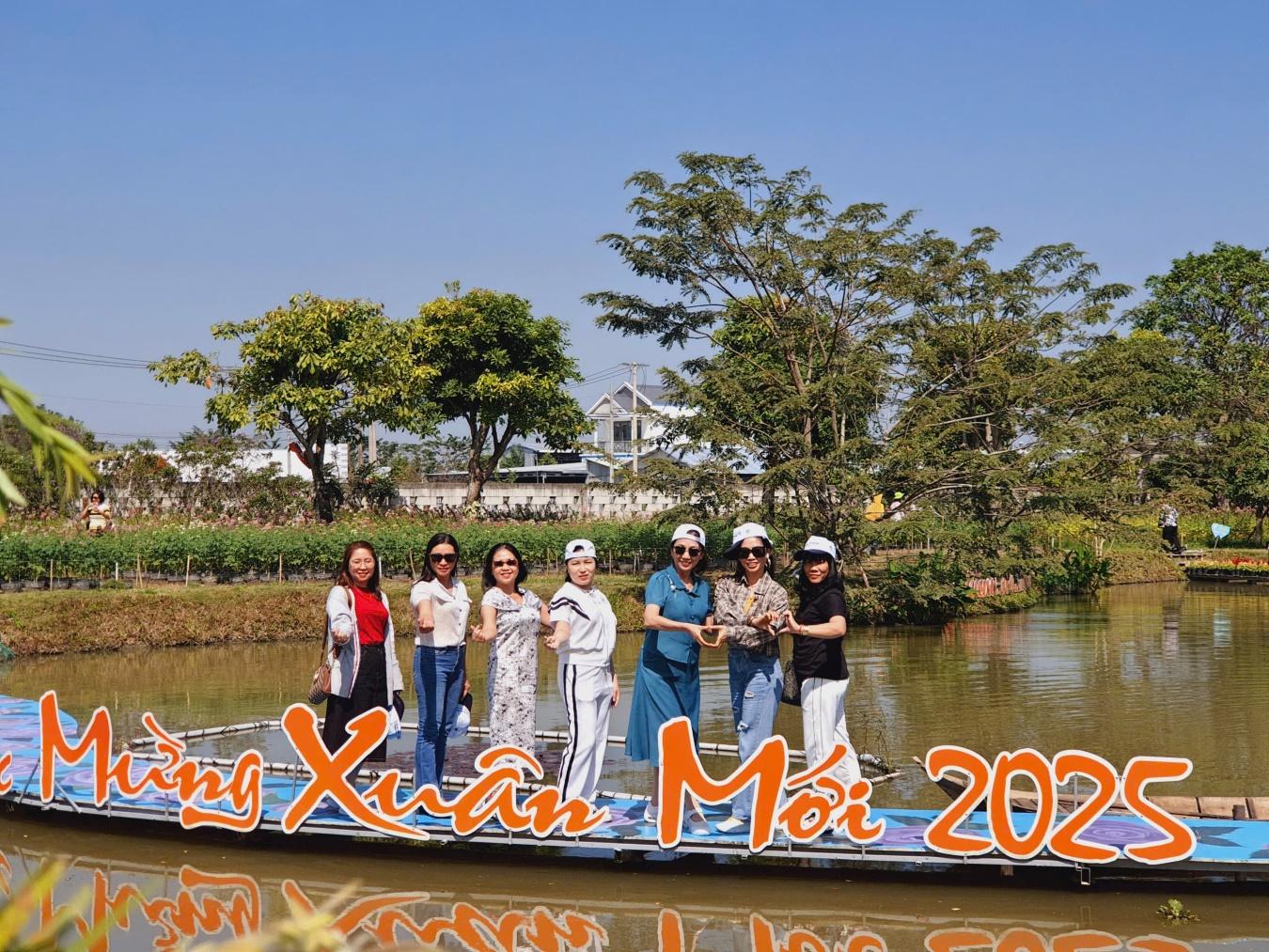 tour-doan-truong-tieu-hoc-phu-tho-du-xuan-dong-thap-4.jpg