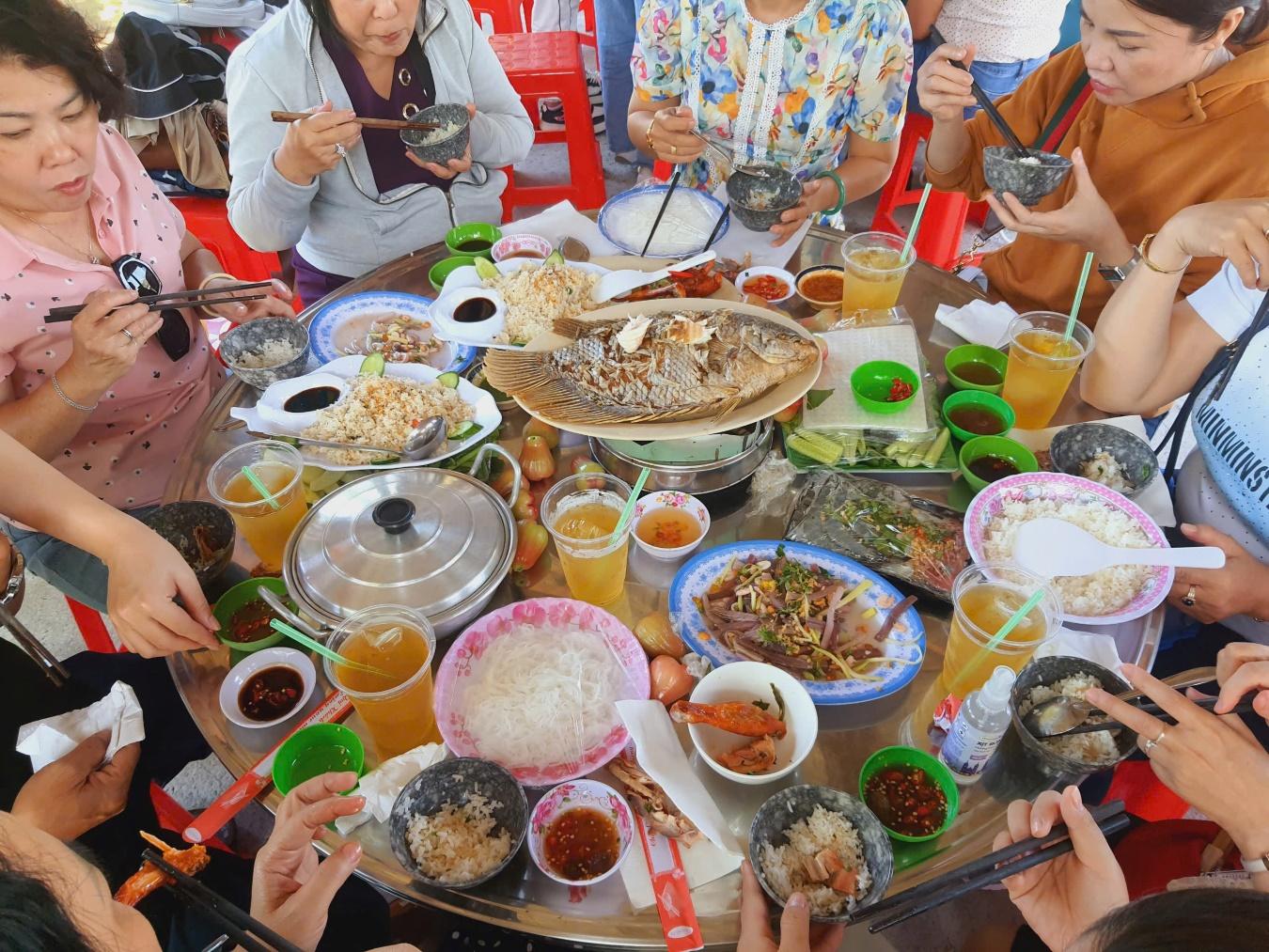 tour-doan-truong-tieu-hoc-phu-tho-du-xuan-dong-thap-9.jpg