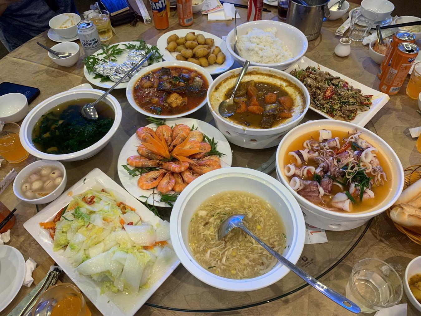 tour-khach-cong-ty-cong-nghe-mk1-viet-nam-kham-pha-vinh-ha-long-2.jpg