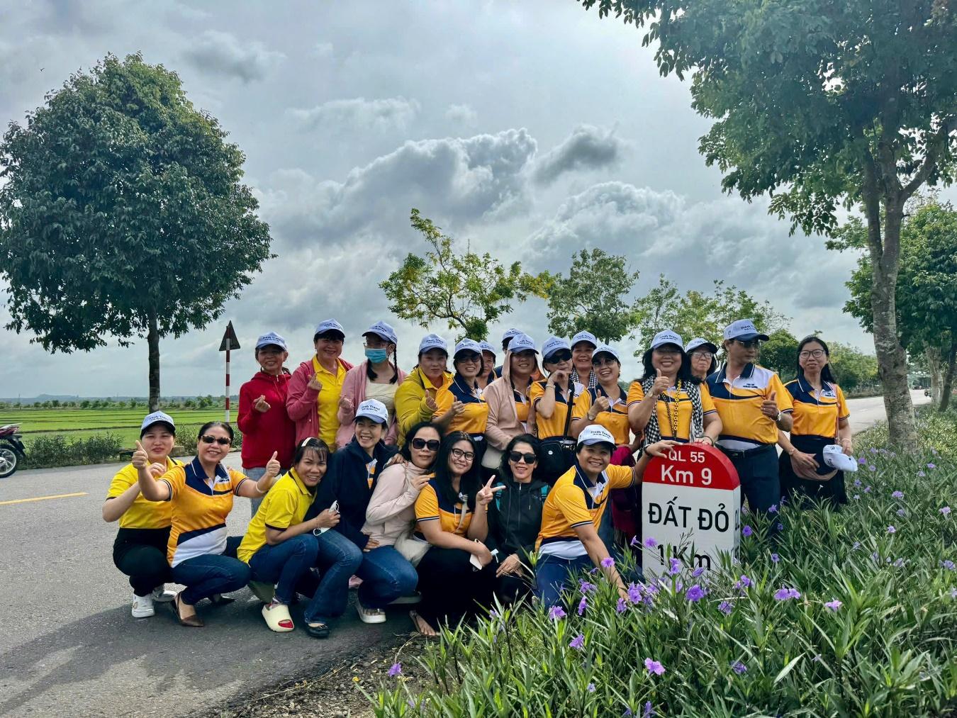 tour-khach-doan-tieu-hoc-phu-tho-hanh-trinh-ve-mien-dat-do-1.jpg