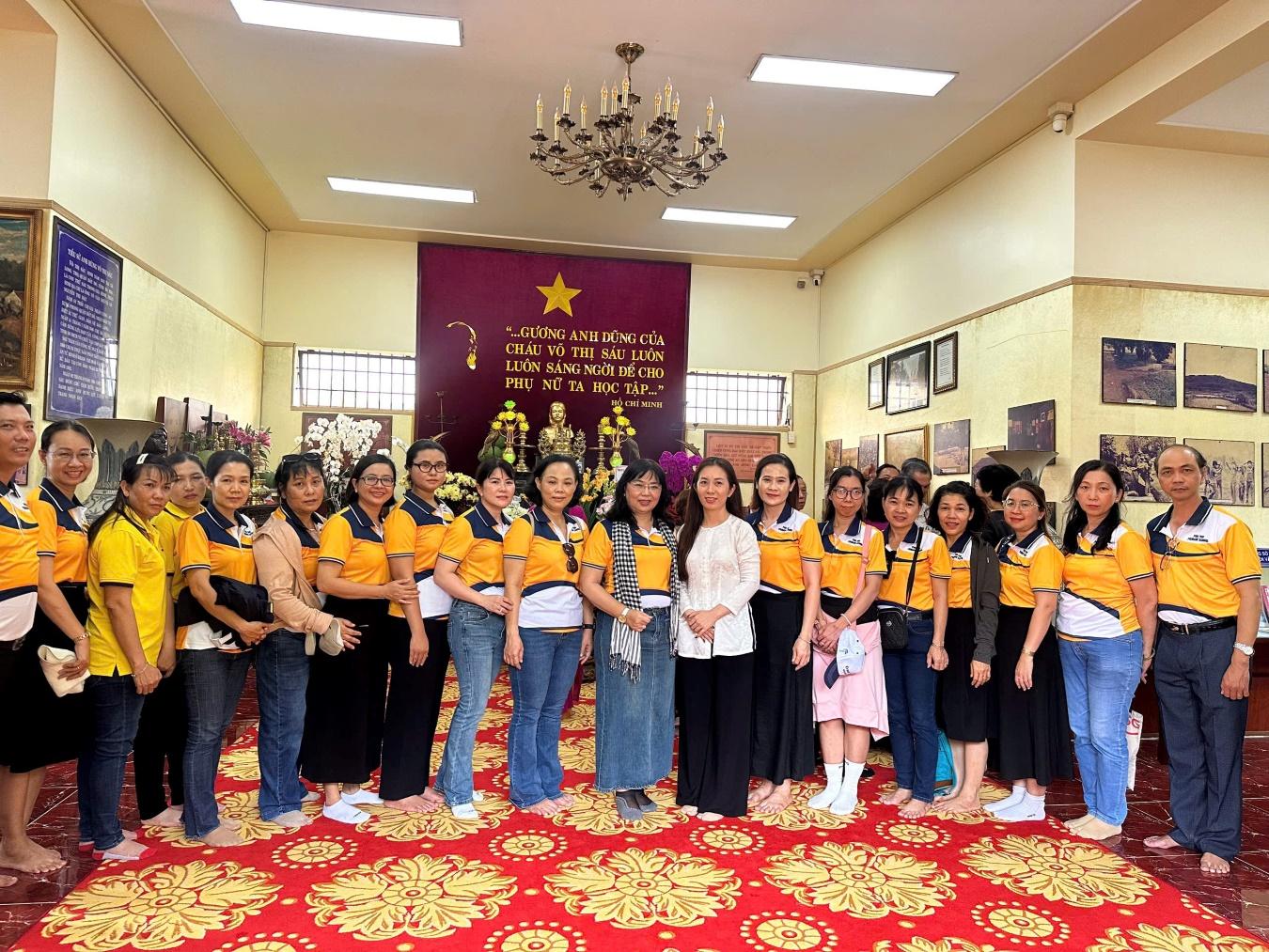 tour-khach-doan-tieu-hoc-phu-tho-hanh-trinh-ve-mien-dat-do-2.jpg