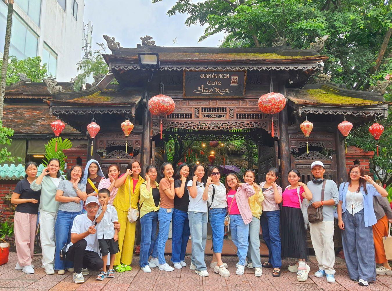 tour-khach-doan-truong-mam-non-hoa-dao-du-lich-mien-trung-3.jpg