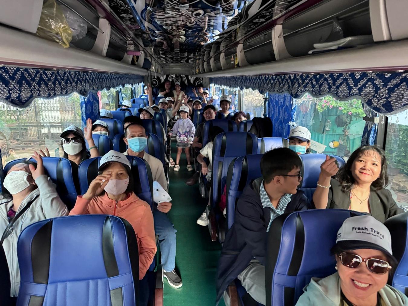 tour-khach-doan-truong-mam-non-hoa-mai-tham-quan-nha-trang-2.jpg