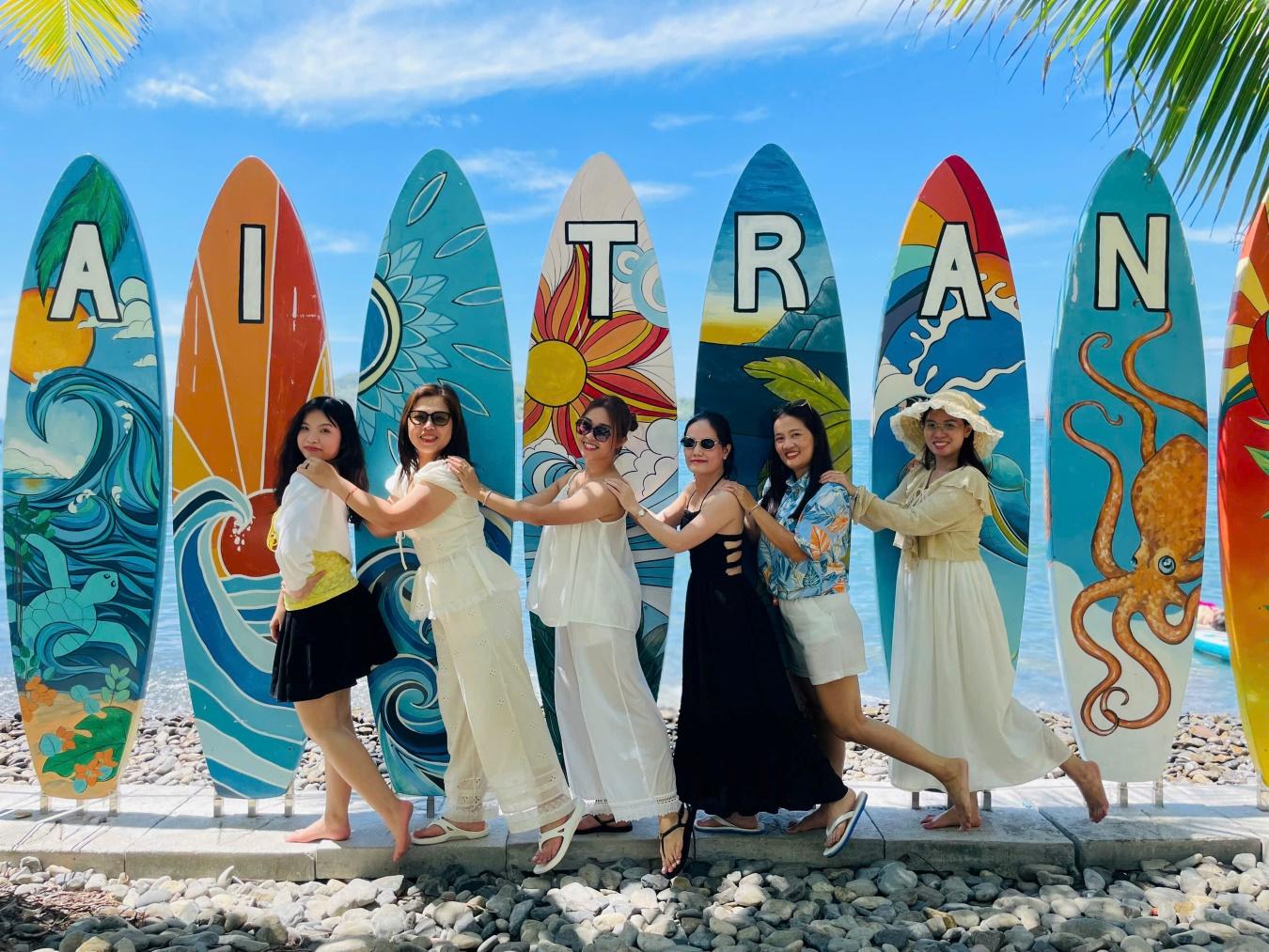 tour-khach-doan-truong-mam-non-hoa-mai-tham-quan-nha-trang-7.jpg
