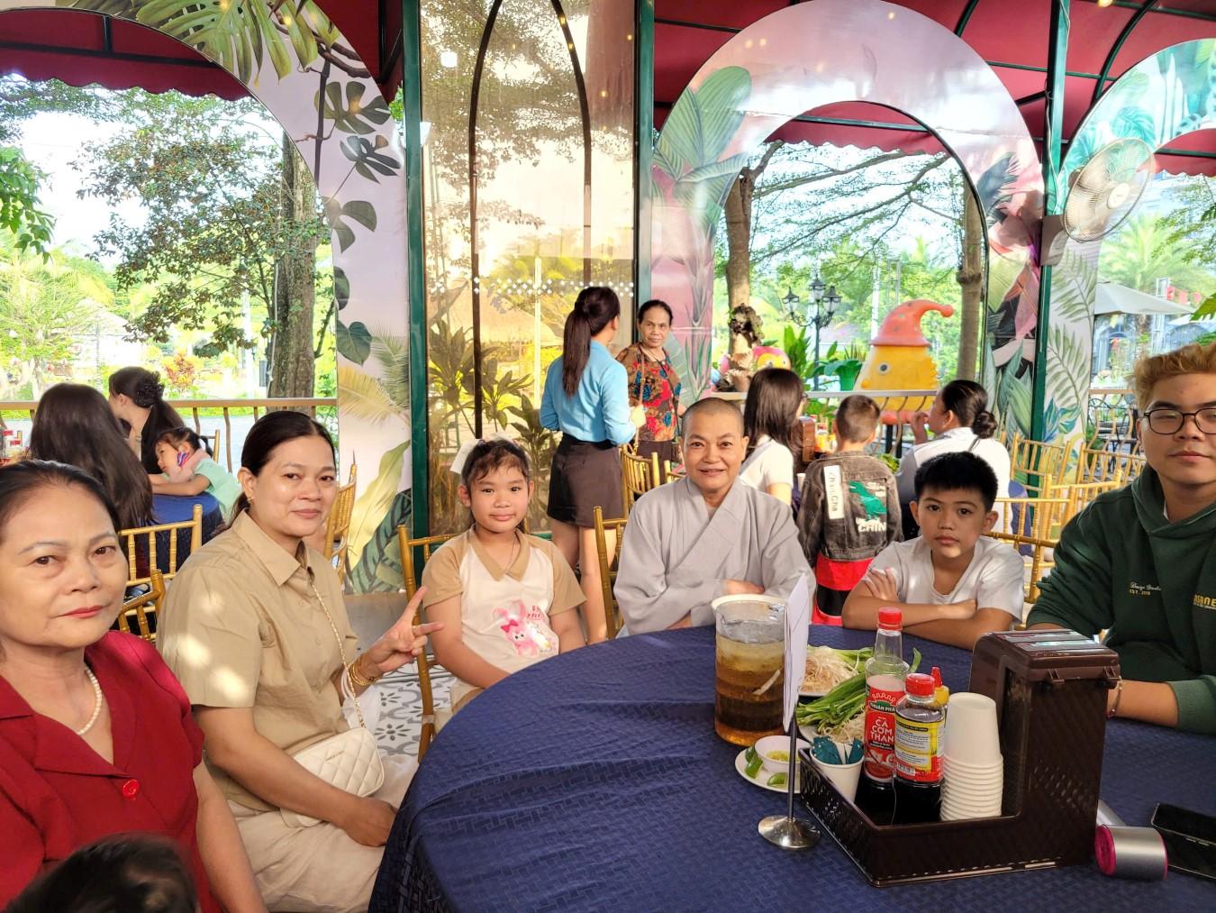 tour-khach-doan-truong-mam-non-kieu-dam-du-lich-vinh-hy-2.jpg
