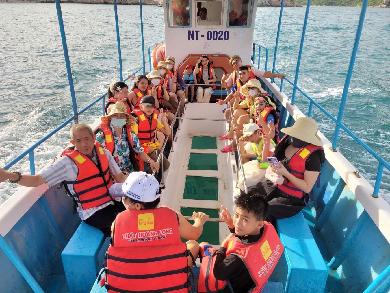 tour-khach-doan-truong-mam-non-kieu-dam-du-lich-vinh-hy-9.jpg