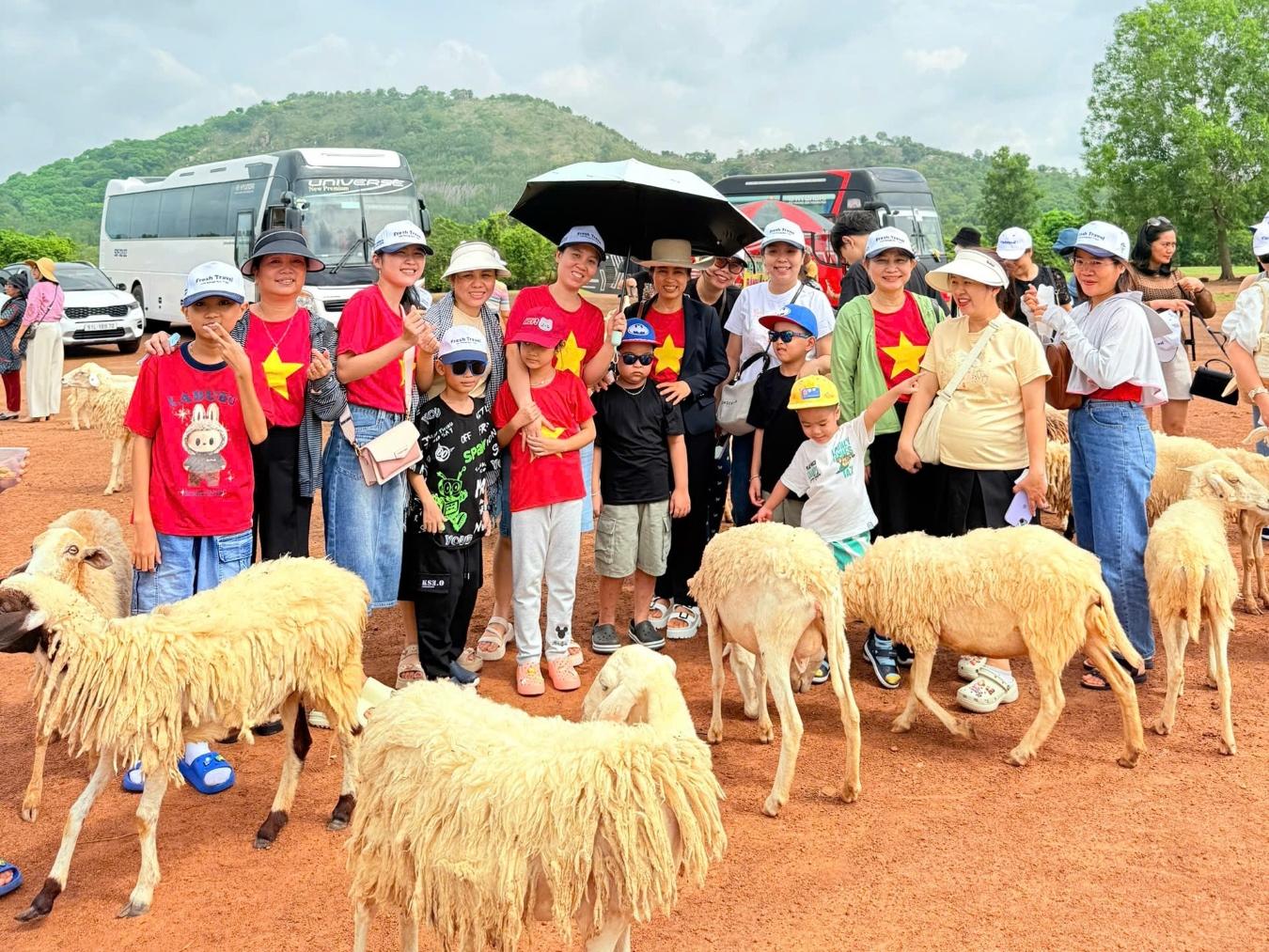 tour-khach-doan-truong-mam-non-linh-trung-du-lich-vung-tau-2.jpg