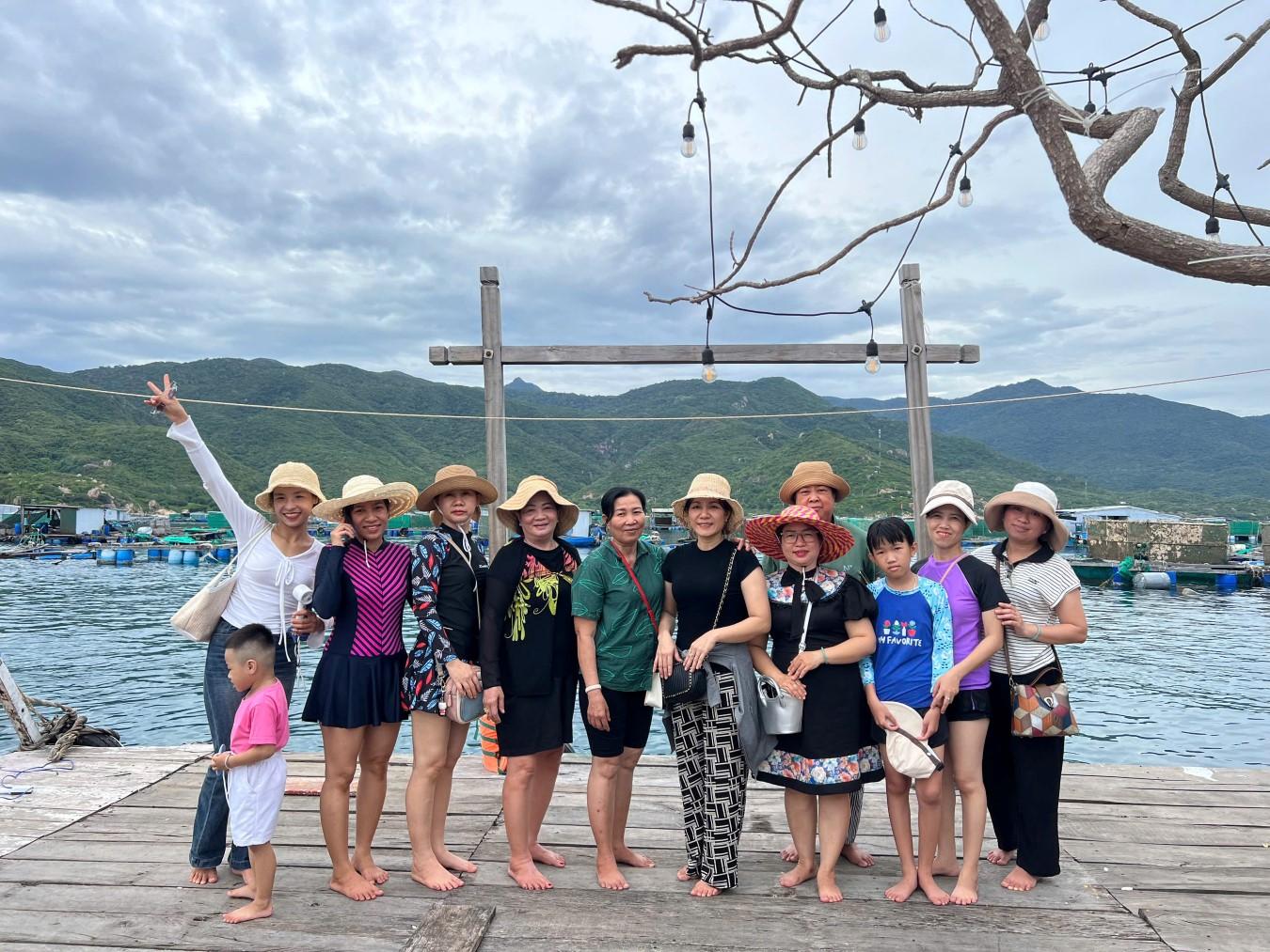 tour-khach-doan-truong-mam-non-son-ca-du-lich-vinh-hy-3.jpg