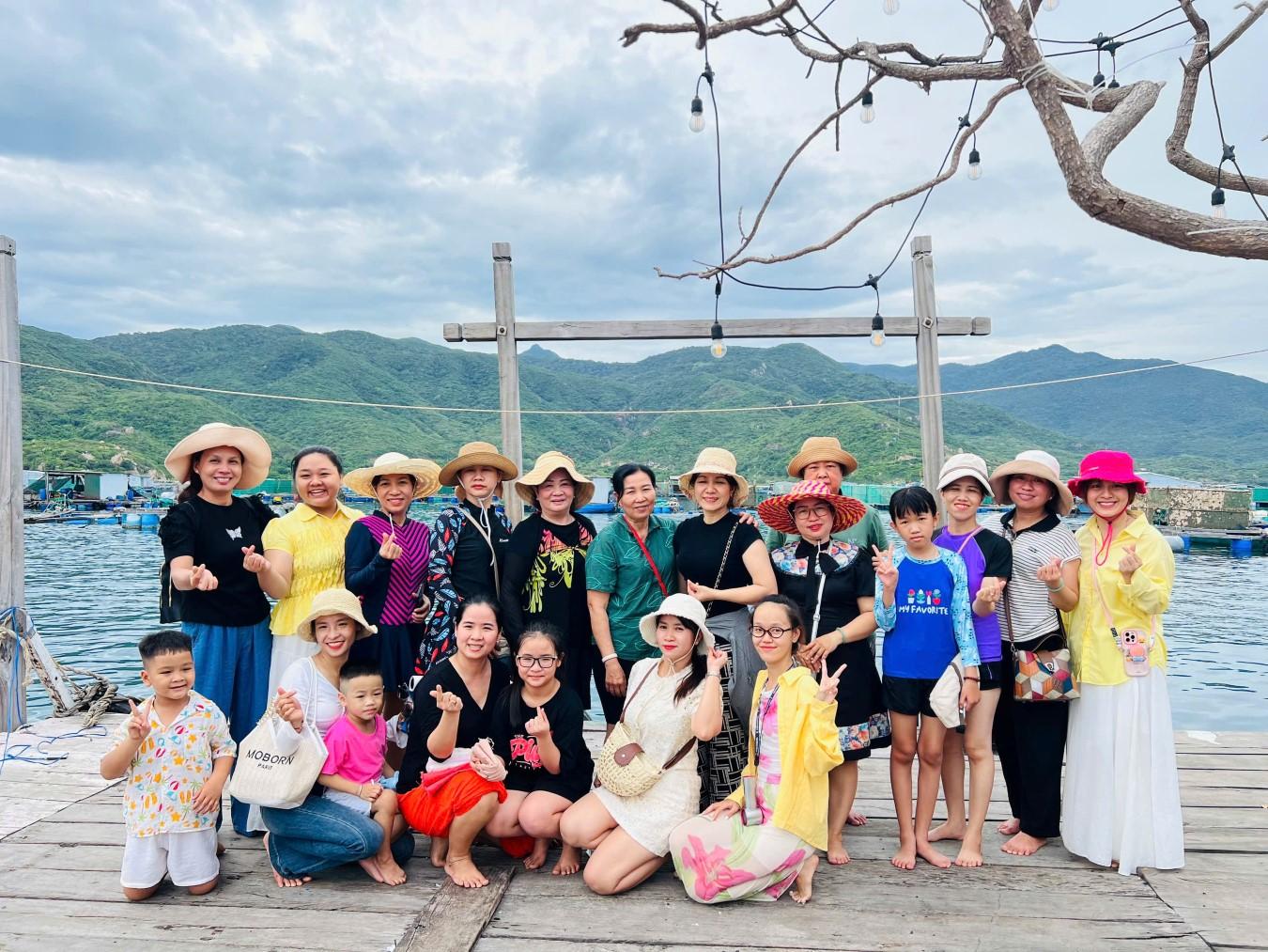 tour-khach-doan-truong-mam-non-son-ca-du-lich-vinh-hy-4.jpg