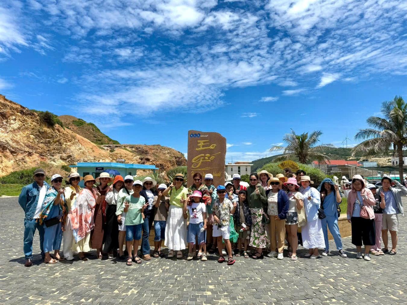 tour-khach-doan-truong-mam-non-tuoi-hoa-du-lich-phu-yen-6.jpg