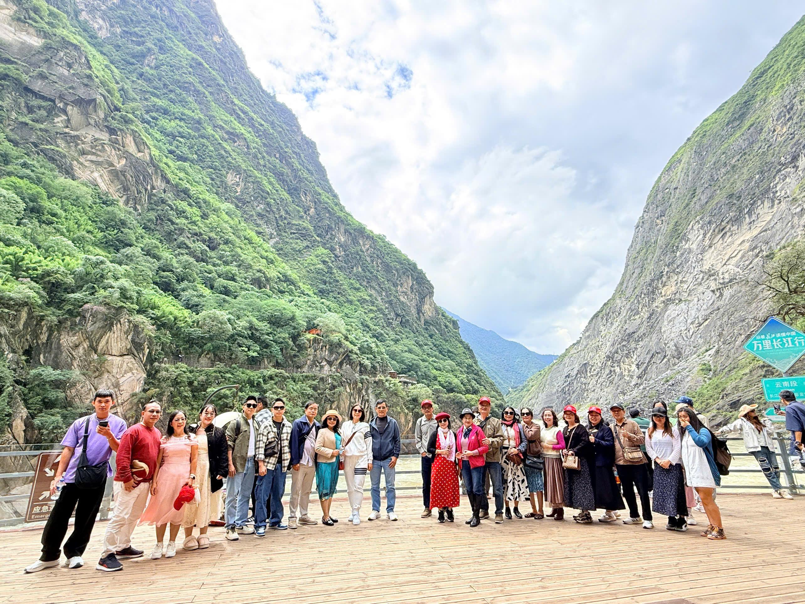 Đoàn Lệ Giang - Đại Lý [18/09 - 23/09/2025] - Tour khách đoàn Fresh Travel